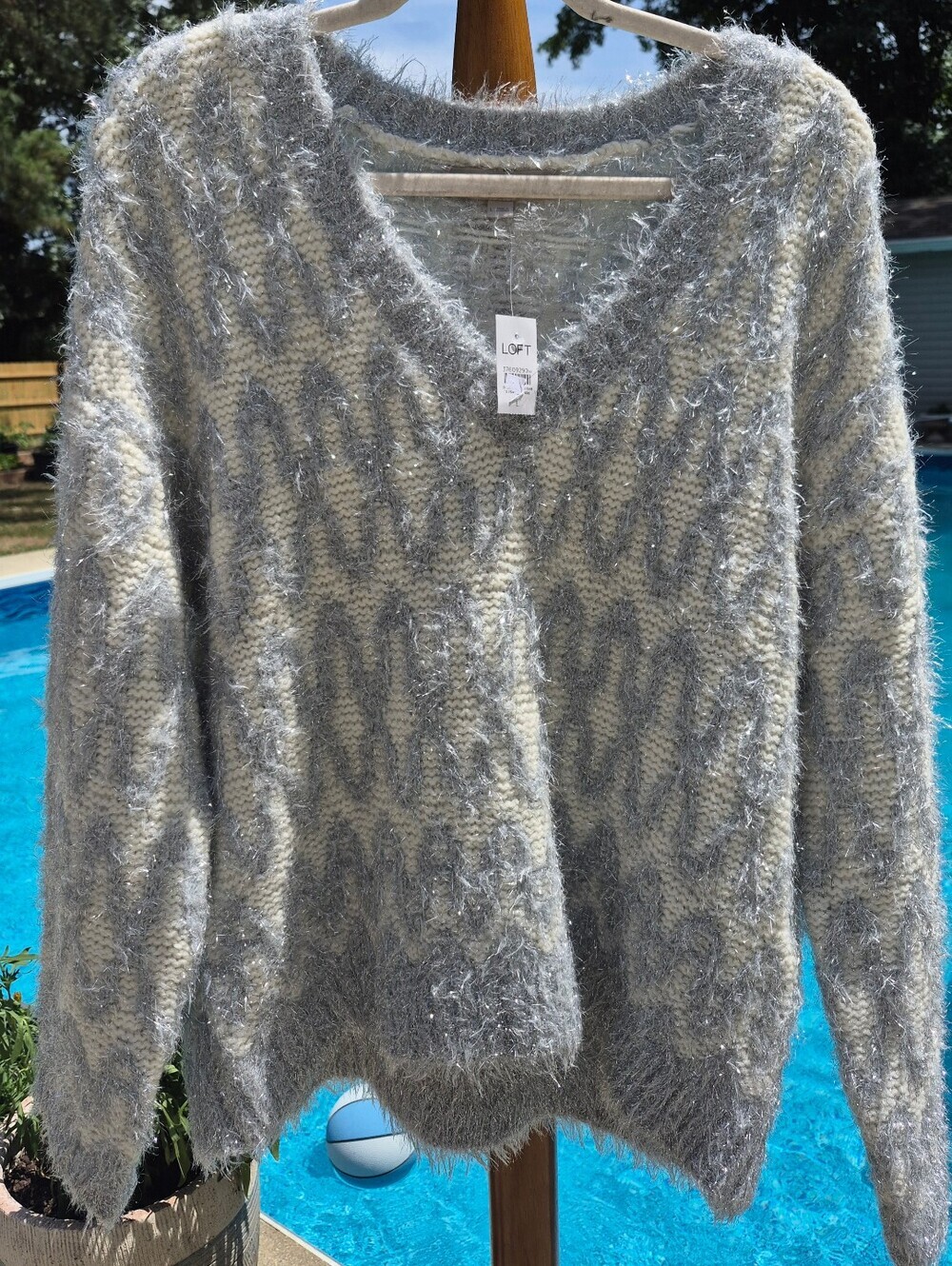 NWT's LOFT Geo Sparkle V-Neck Sweater W/ cream and silver shimmer Size Large